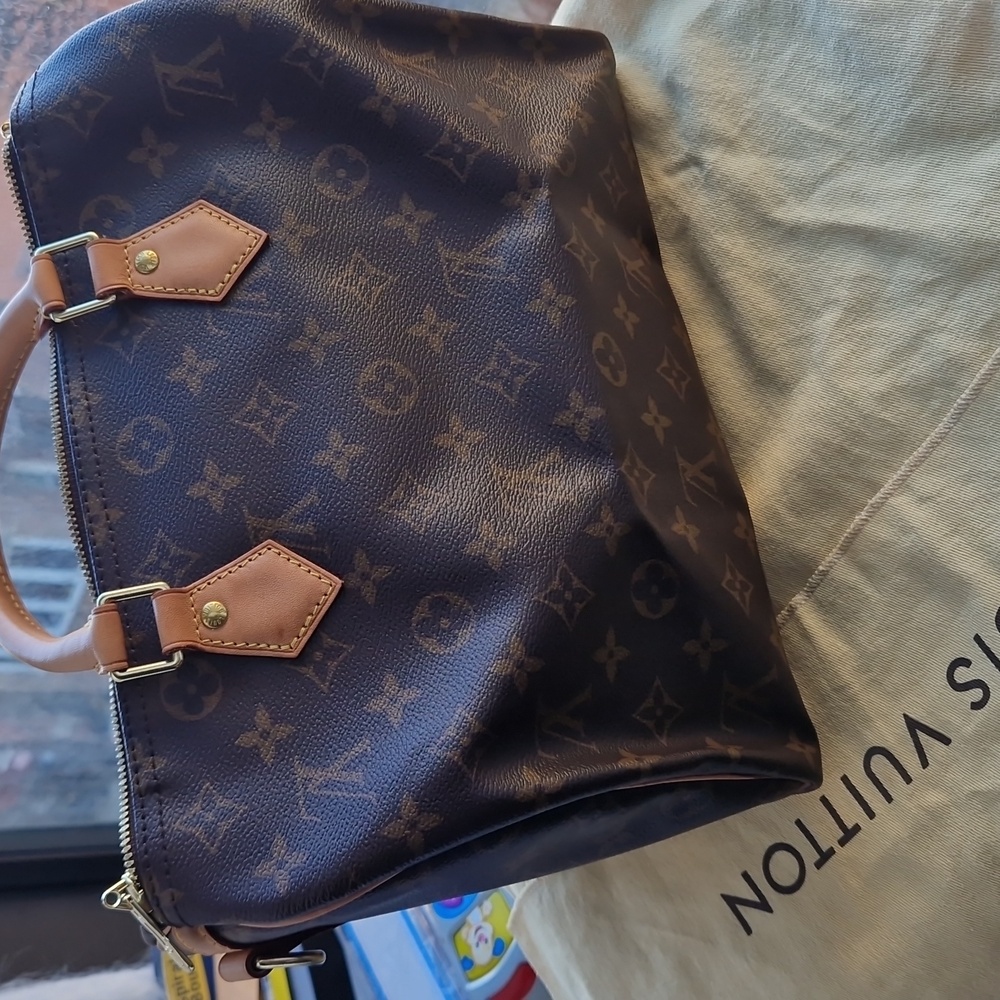 Louis Vuitton Brown Monogram Round Bag  Bandouliere 30. WITHOUT A STRAP. - Picture 3 of 16